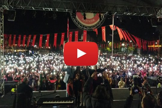 Sunucu Volkan Erel 29 Ekim Cumhuriyet Bayramı Sahne Performansları