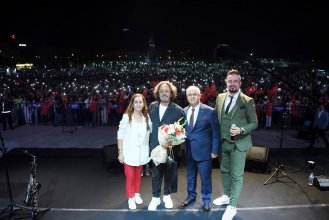 Cumhuriyetimizin 100.yılı kutlamaları kapsamında Salihli’de FETTAH CAN konseri Sunucu Volkan Erel