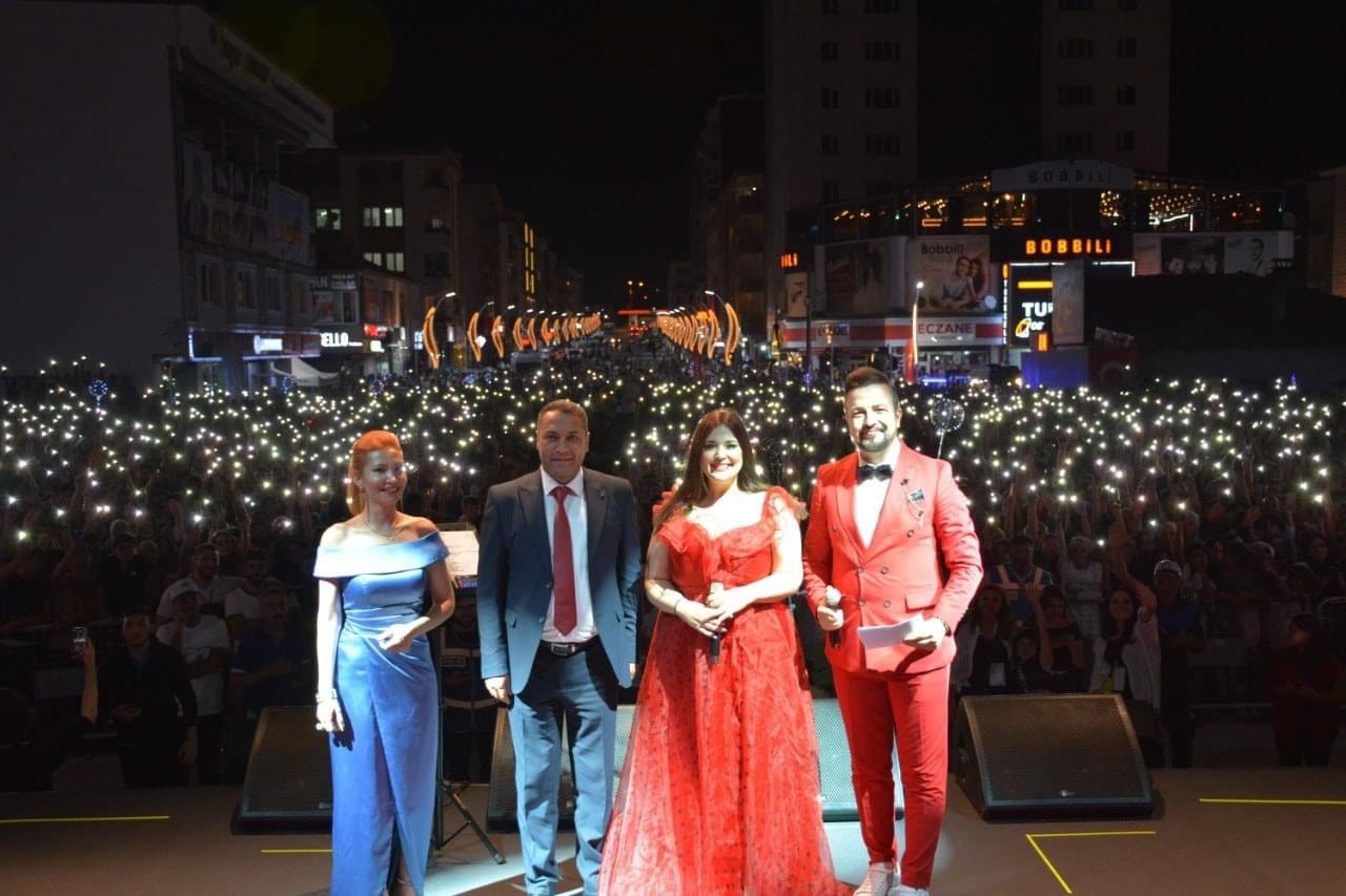 YOZGAT SORGUN SORFEST TUĞÇE KANDEMİR KONSERİ SUNUCU VOLKAN EREL