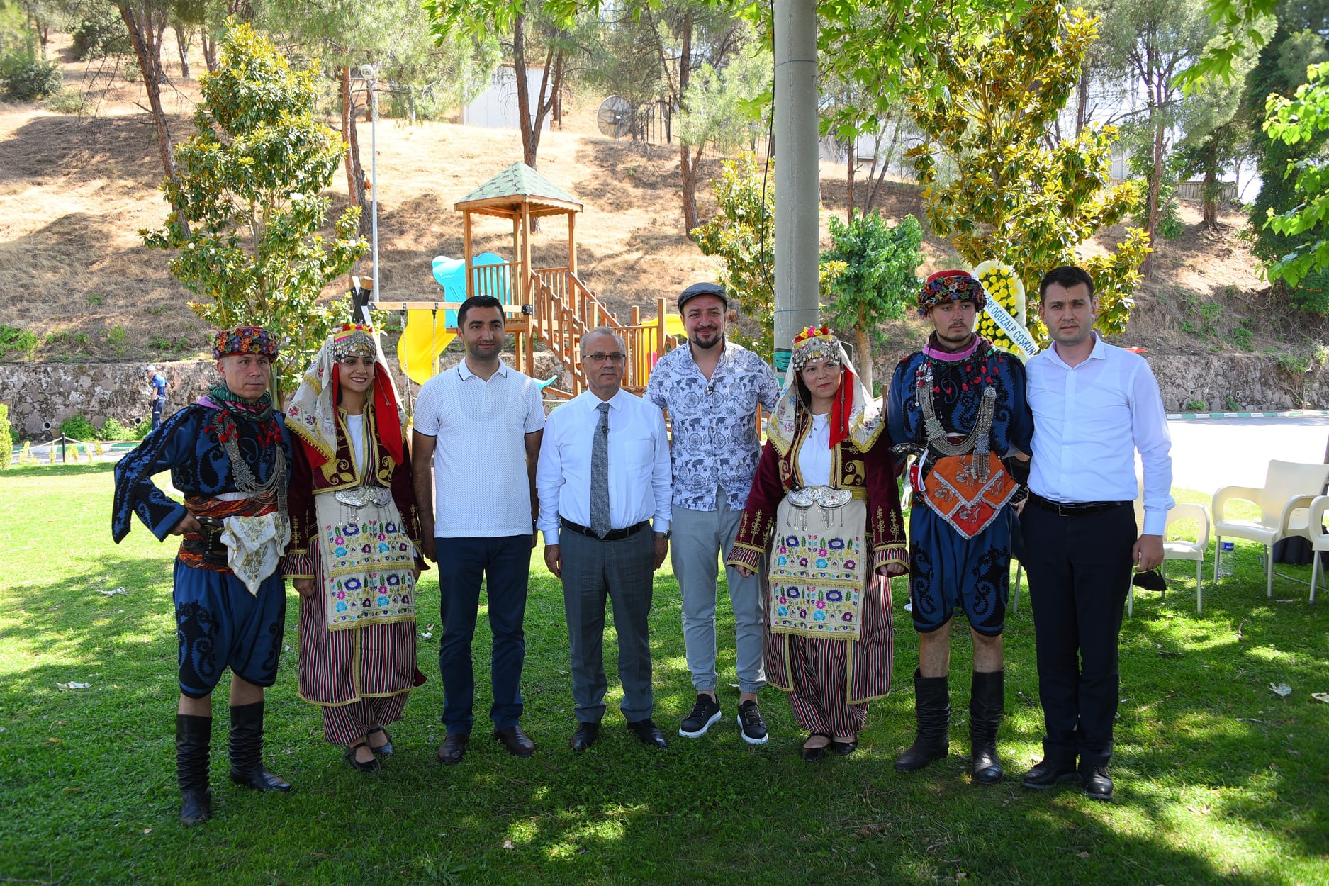 VOLKAN EREL İLE DÜŞLER SOKAĞI SALİHLİ'DE.KONUKLAR BELEDİYE BAŞKANI ZEKİ KAYDA,SANATÇILAR OĞUZHAN ÖZ VE TUĞRA ERKAN & SALİHLİ HALK OYUNLARI EKİBİ