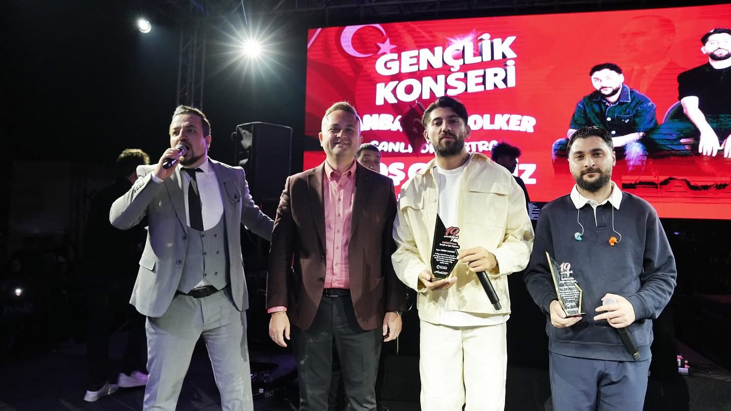 Denizli Çivril’de 19 Mayıs Coşkusu: Canbay & Wolker Konseri Sunucu Volkan Erel