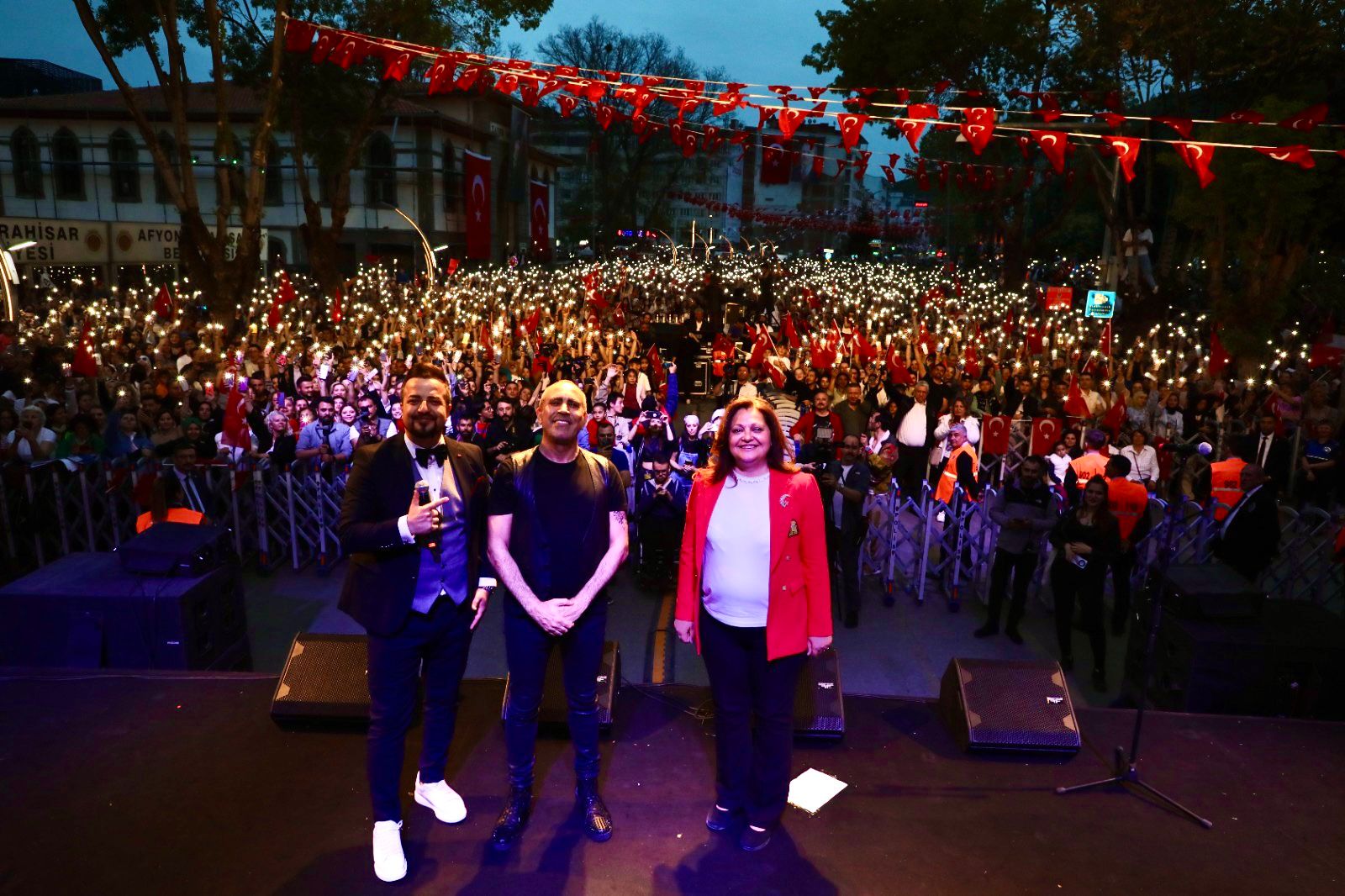 Afyonkarahisar Haluk Levent Konseri 23 Nisan Sunucu Volkan Erel