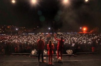 ÜRGÜP KAPADOKYA BALON FESTİVALİ DERYA ULUĞ KONSER SUNUMU SUNUCU VOLKAN EREL