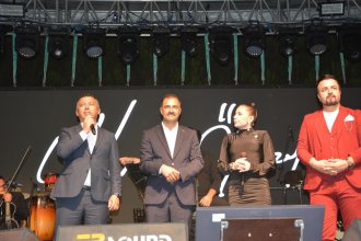 Demirci Merve Özbey Konseri Sunucu Volkan Erel / Merve Özbey Volkan Erel