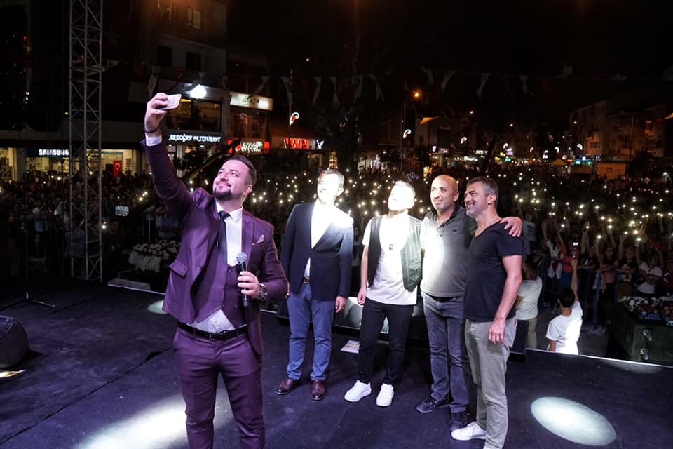 ÇİVRİL ELMA FESTİVALİ BİLAL SONSES KONSER SUNUMU SUNUCU VOLKAN EREL