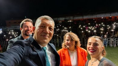 Ceylan Ertem Köprübaşı Konseri Sunucu Volkan Erel / Sunucu Volkan Erel